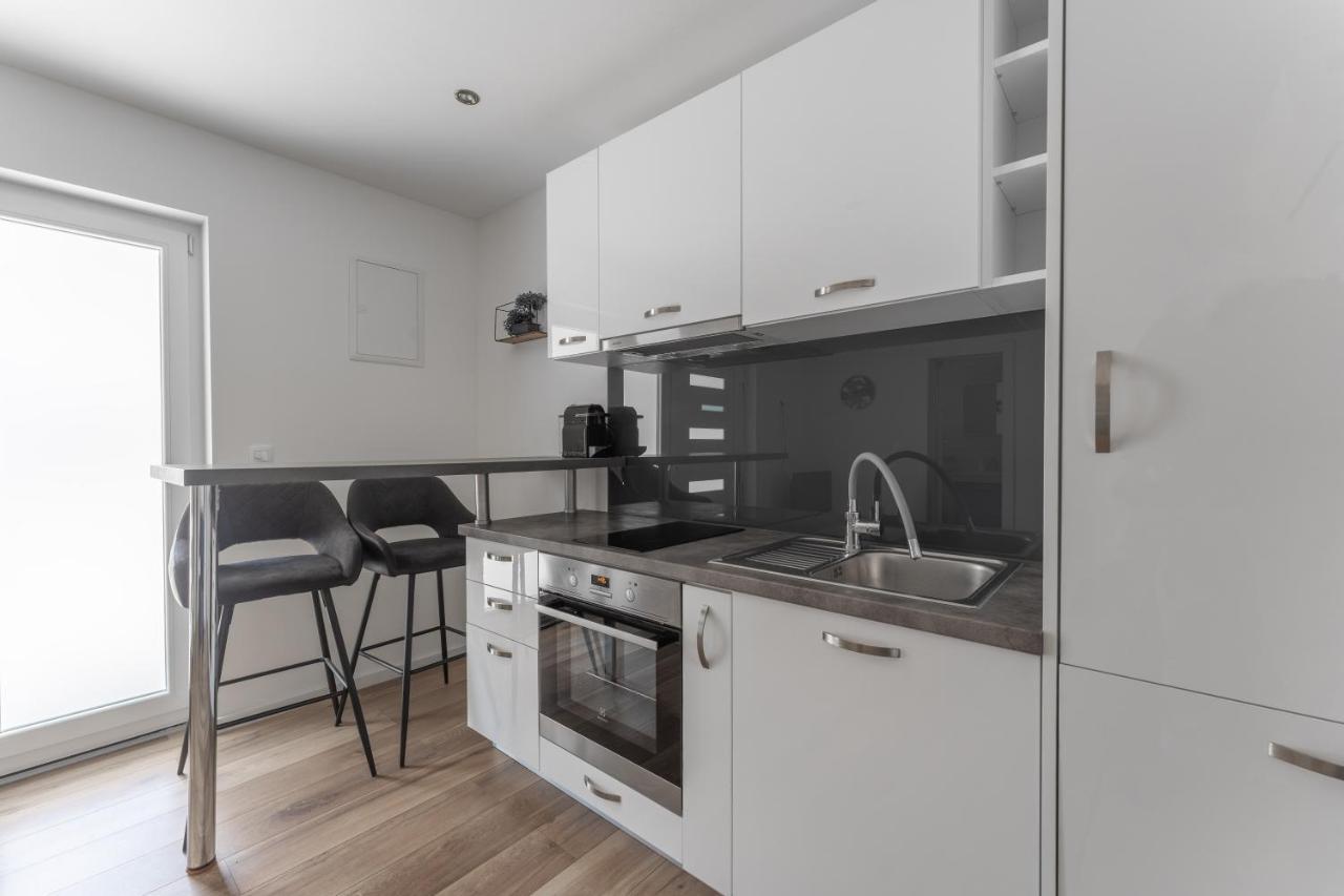 Bernie Apartments With A Pool Задар Екстериор снимка