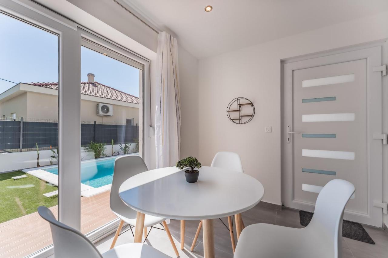 Bernie Apartments With A Pool Задар Екстериор снимка