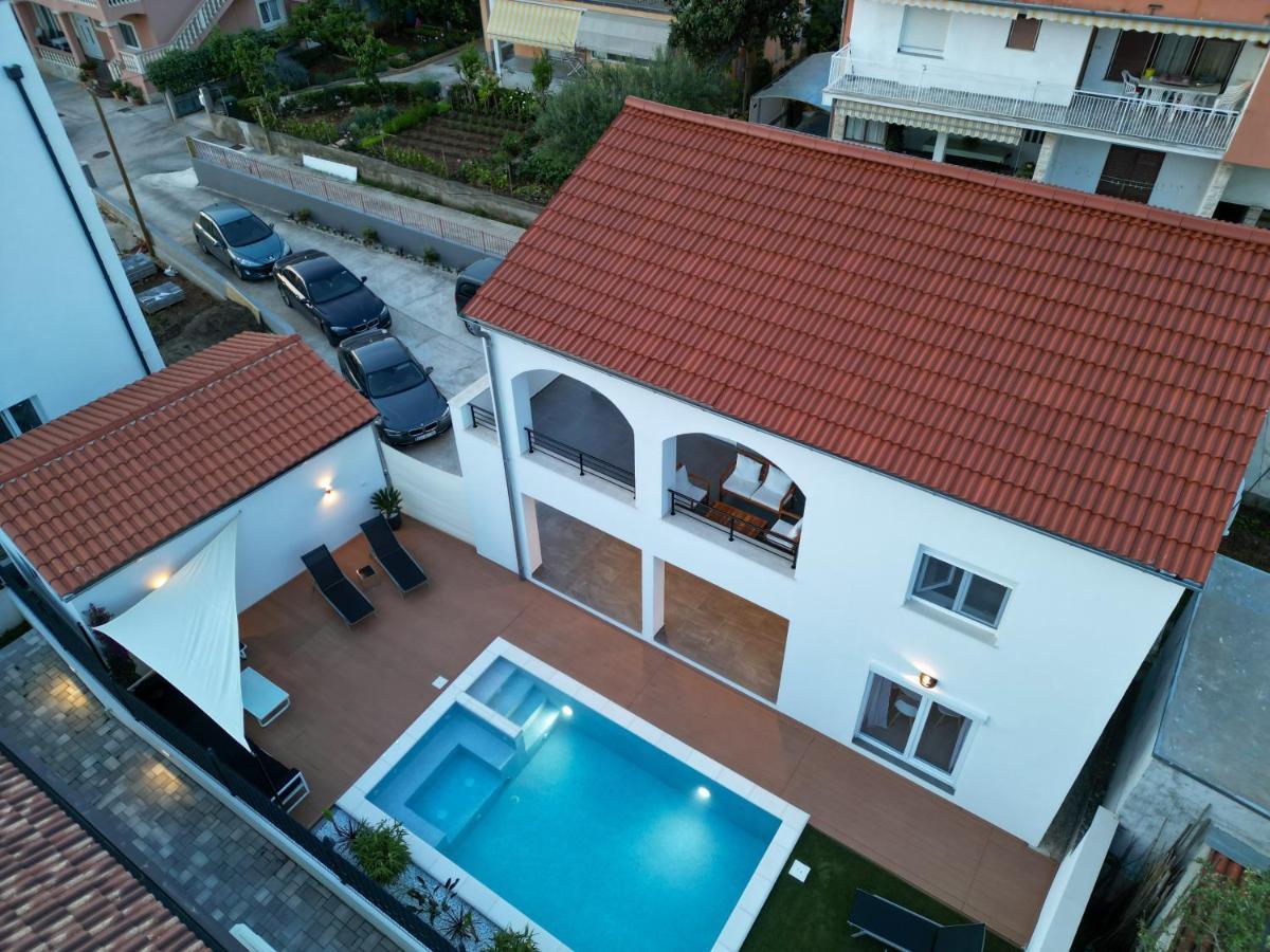 Bernie Apartments With A Pool Задар Екстериор снимка