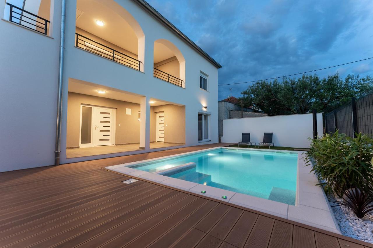 Bernie Apartments With A Pool Задар Екстериор снимка