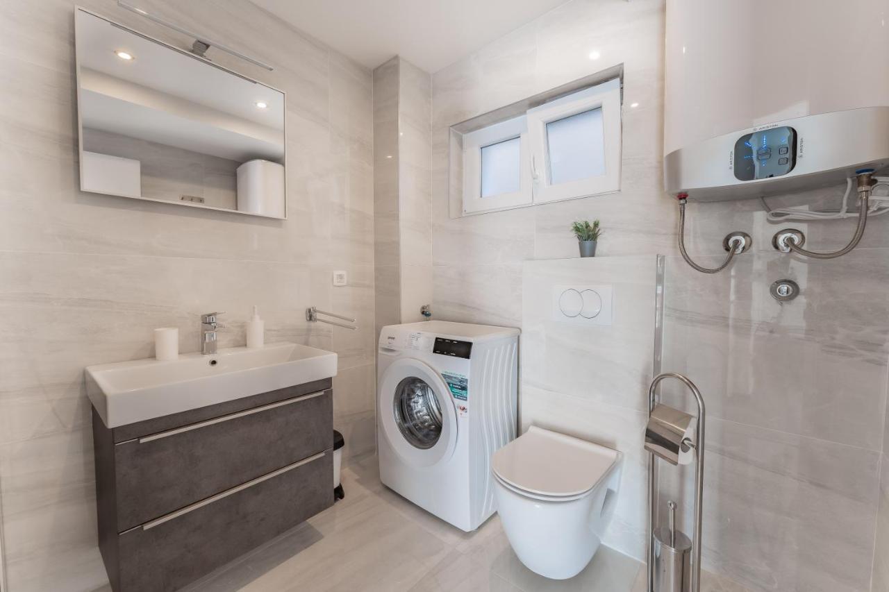 Bernie Apartments With A Pool Задар Екстериор снимка