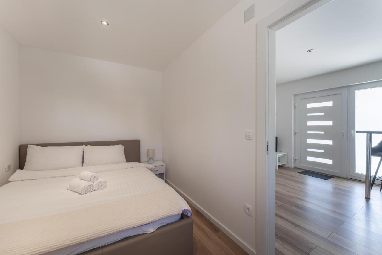 Bernie Apartments With A Pool Задар Екстериор снимка