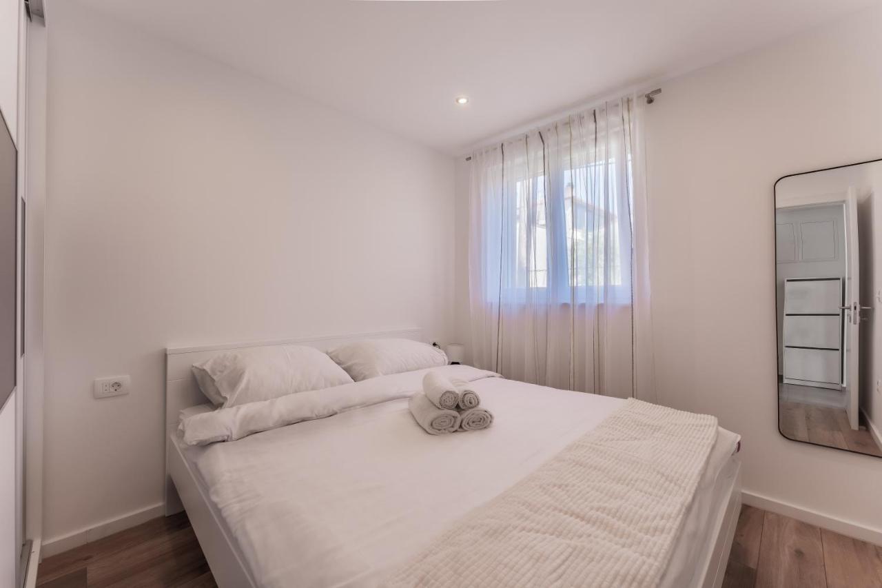 Bernie Apartments With A Pool Задар Екстериор снимка