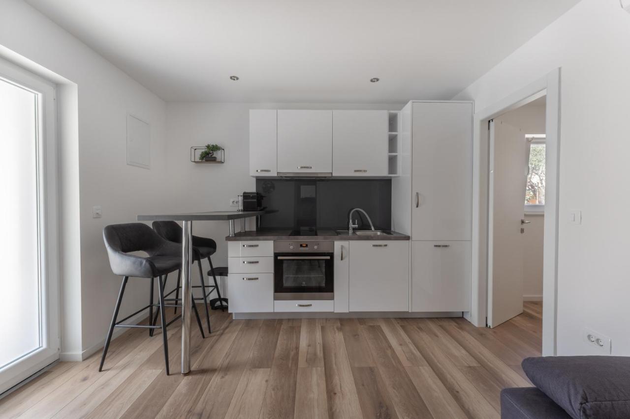 Bernie Apartments With A Pool Задар Екстериор снимка