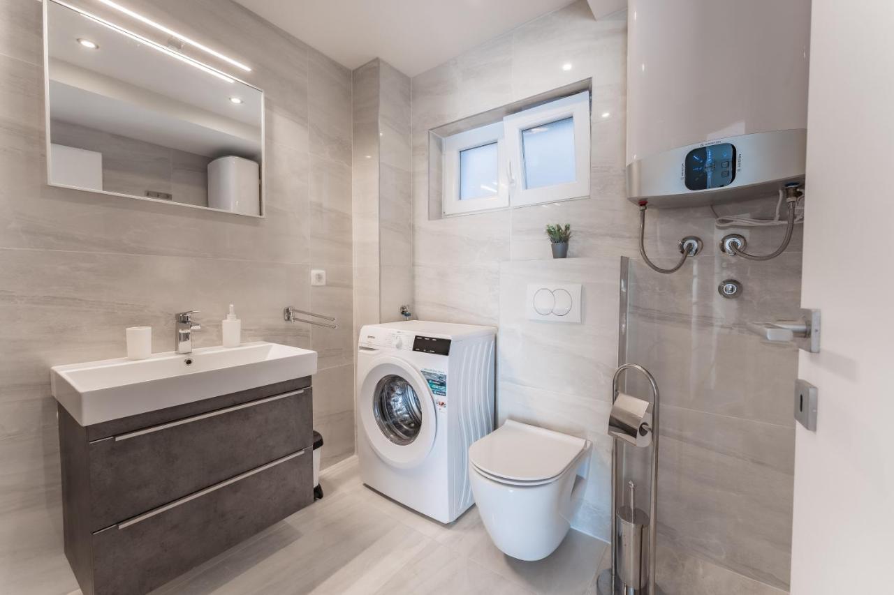 Bernie Apartments With A Pool Задар Екстериор снимка
