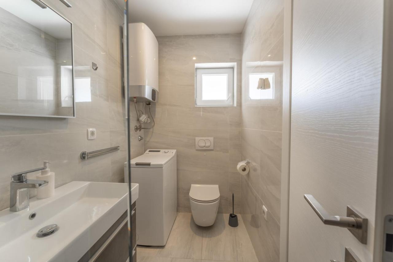 Bernie Apartments With A Pool Задар Екстериор снимка