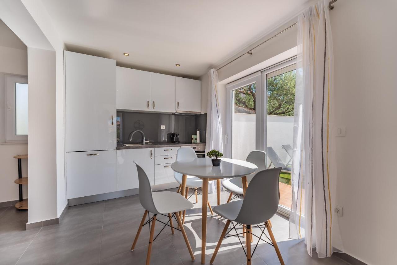 Bernie Apartments With A Pool Задар Екстериор снимка