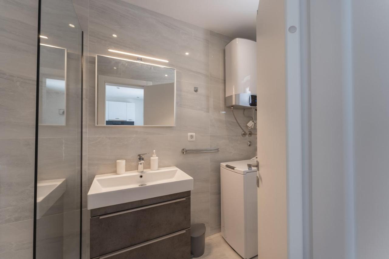 Bernie Apartments With A Pool Задар Екстериор снимка