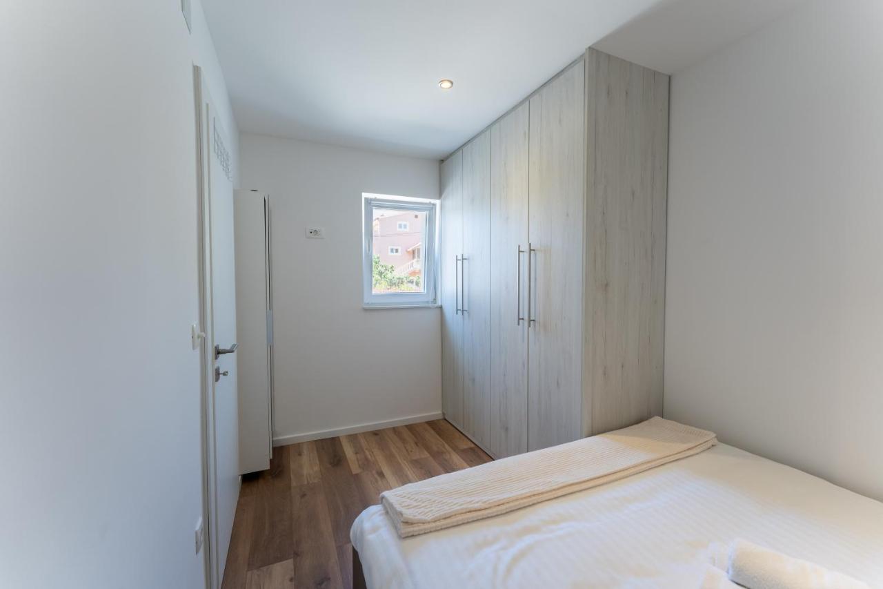 Bernie Apartments With A Pool Задар Екстериор снимка