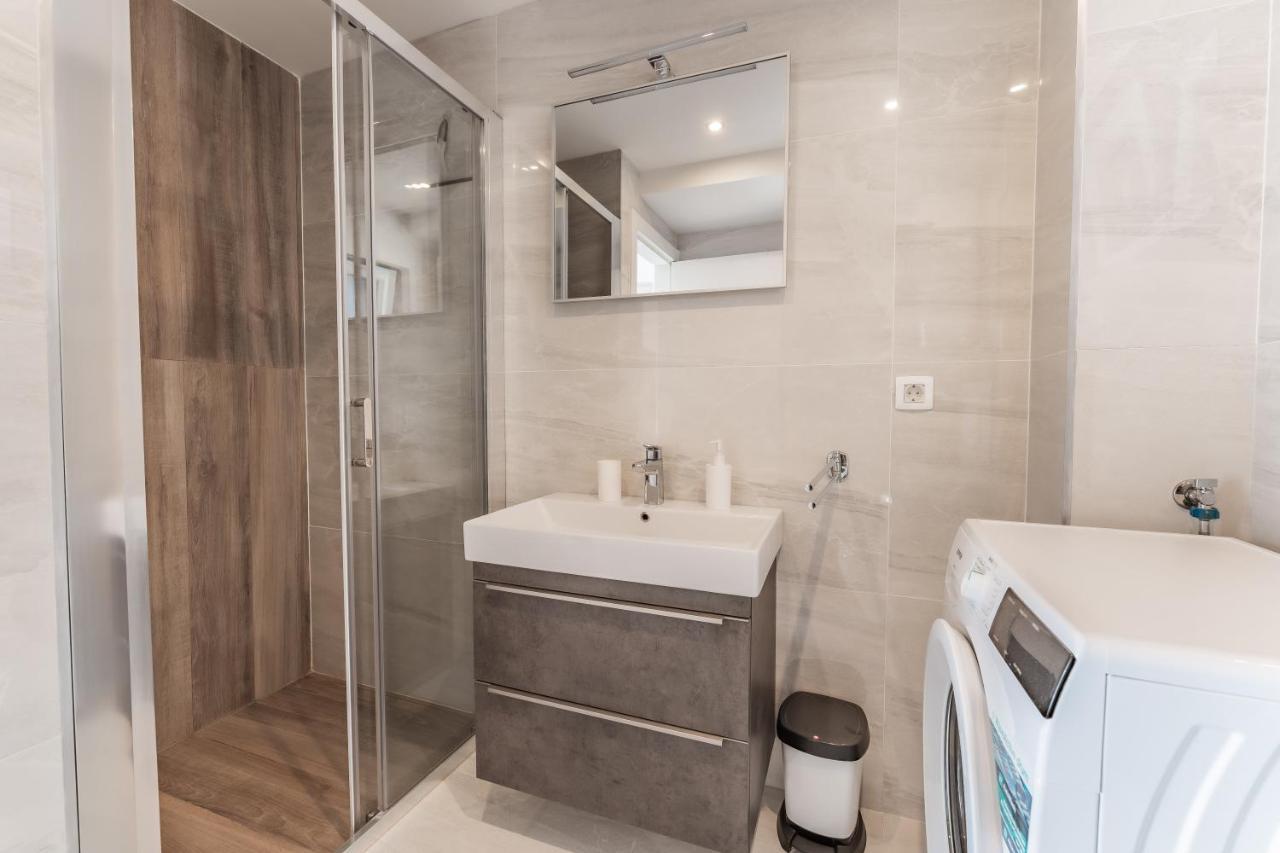 Bernie Apartments With A Pool Задар Екстериор снимка