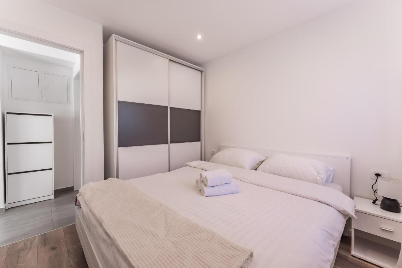 Bernie Apartments With A Pool Задар Екстериор снимка