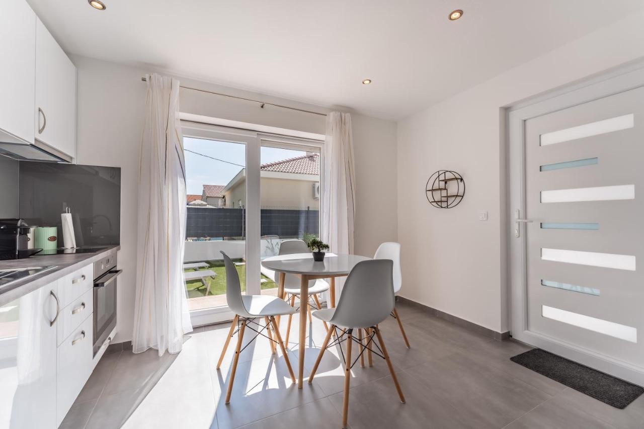 Bernie Apartments With A Pool Задар Екстериор снимка