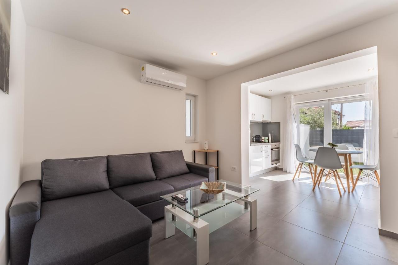 Bernie Apartments With A Pool Задар Екстериор снимка