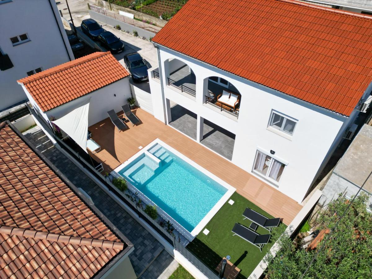 Bernie Apartments With A Pool Задар Екстериор снимка